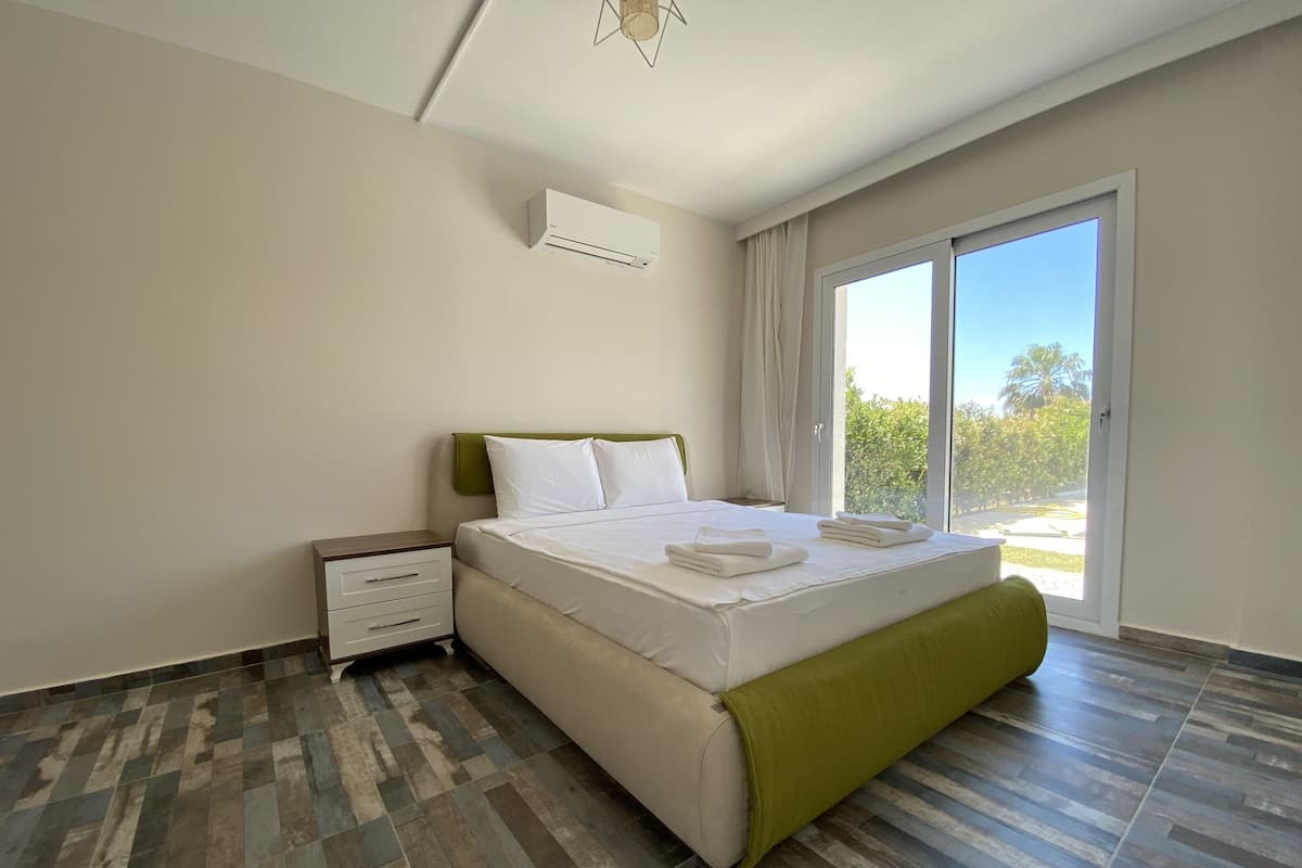 Duplex, 3 Bedrooms | 3 bedrooms, desk, iron/ironing board, free WiFi