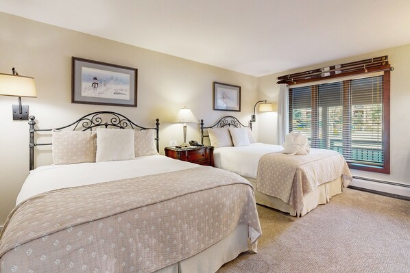 Fer et planche à repasser, accès Internet, draps fournis