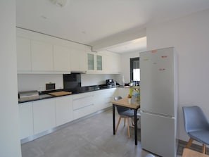 Fridge, microwave, oven, coffee/tea maker