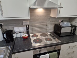 Casa | Cucina privata | Frigorifero, microonde, forno, piano cottura