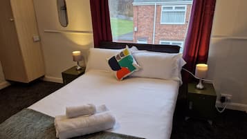 House | 3 bedrooms, iron/ironing board, free WiFi, bed sheets