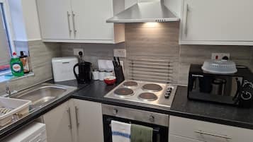 Ferienhaus | Eigene Küche | Kühlschrank, Mikrowelle, Ofen, Herdplatte
