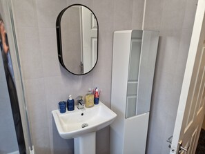 Casa | Bagno | Doccia, set di cortesia gratuito, asciugacapelli, asciugamani