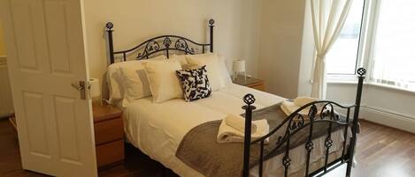 Apartment | 3 bedrooms, iron/ironing board, free WiFi, bed sheets