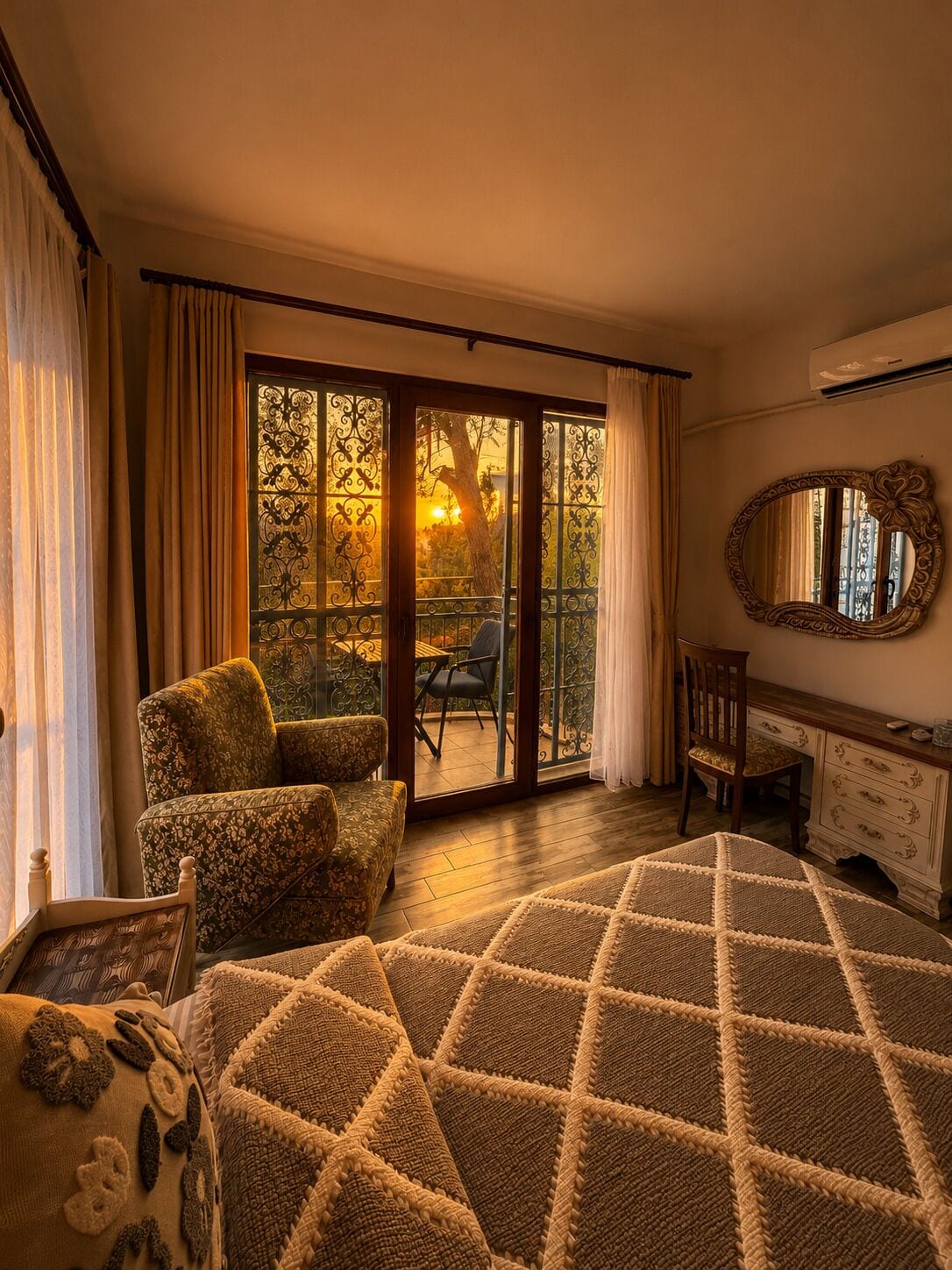 Deluxe Room, Garden View | Free WiFi, bed sheets