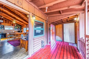 Interior - Deer Meadows & Wildflower: Cute, Centrally Located Ruidoso Cabin with Hot Tub! (Ruidoso)