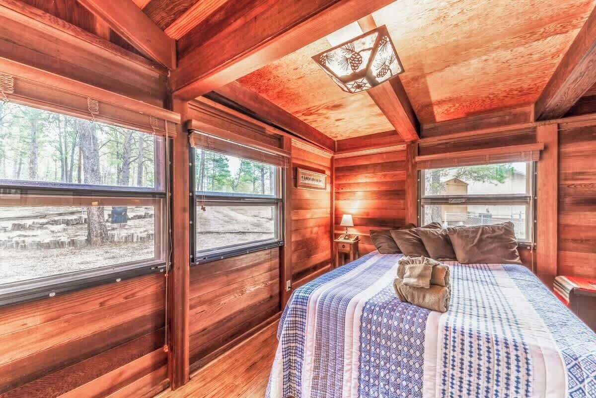 3 habitaciones, tabla de planchar con plancha, wifi y ropa de cama 