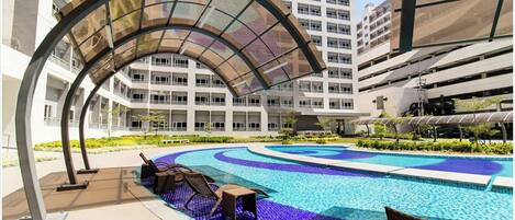 حمّام سباحة خارجي