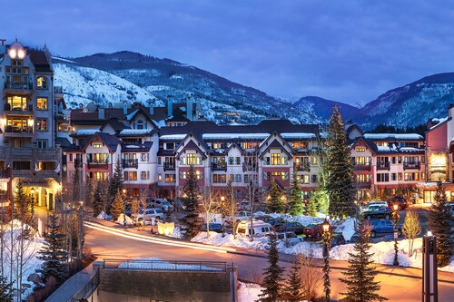 Ski-in/out condo w/shared pool/hot tub/laundry, mountain/village view, fast WiFi