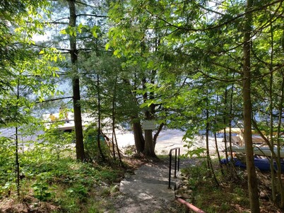 Modern Muskoka Executive 2 Bedroom Condo/Loft. Minutes to the Provincial Parks!