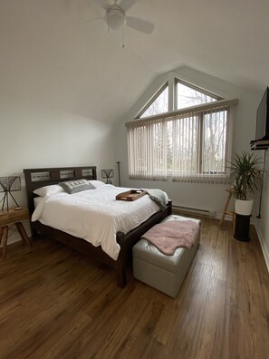 2 bedrooms, in-room safe, desk, iron/ironing board