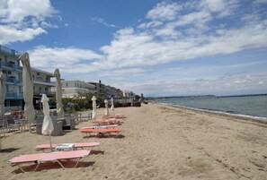 Beach nearby, white sand - Alkyon Perea Apartments (Thermaikos)