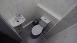 Shared bathroom - Family Hostel Lviv (Lviv)