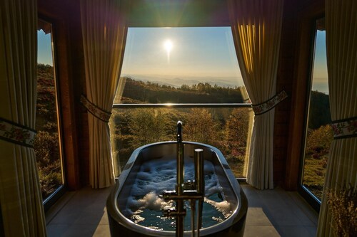 Flora Handüzü Resort & Wellness Bungalow Hotel