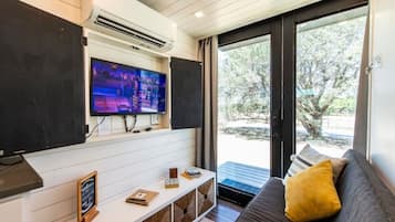 TV, studio