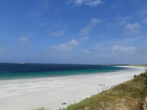 På stranden