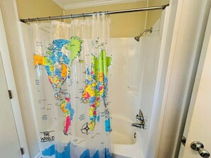 Bathroom - Oceanfront Lime Inn, 4BR home in Holden Beach, sleeps 9, perfect for families. (Holden Beach)