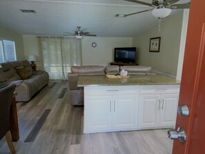Smart TV, table tennis
