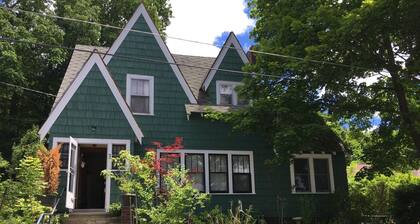 Adorable home next to stunning Wilber Park