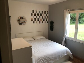 4 bedrooms, iron/ironing board, travel cot, free WiFi