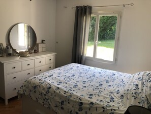 4 chambres, fer et planche à repasser, lit parapluie, Wi-Fi gratuit