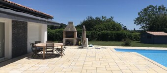 Modern 4 bed villa, air-con in living area, fabulous terrace/garden, large pool.