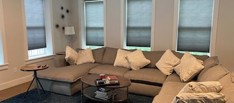 Luxury Country Setting - 4 miles to Downtown !