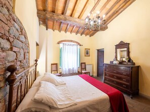 6 dormitoris, un bressol de viatge i wifi gratuïta 