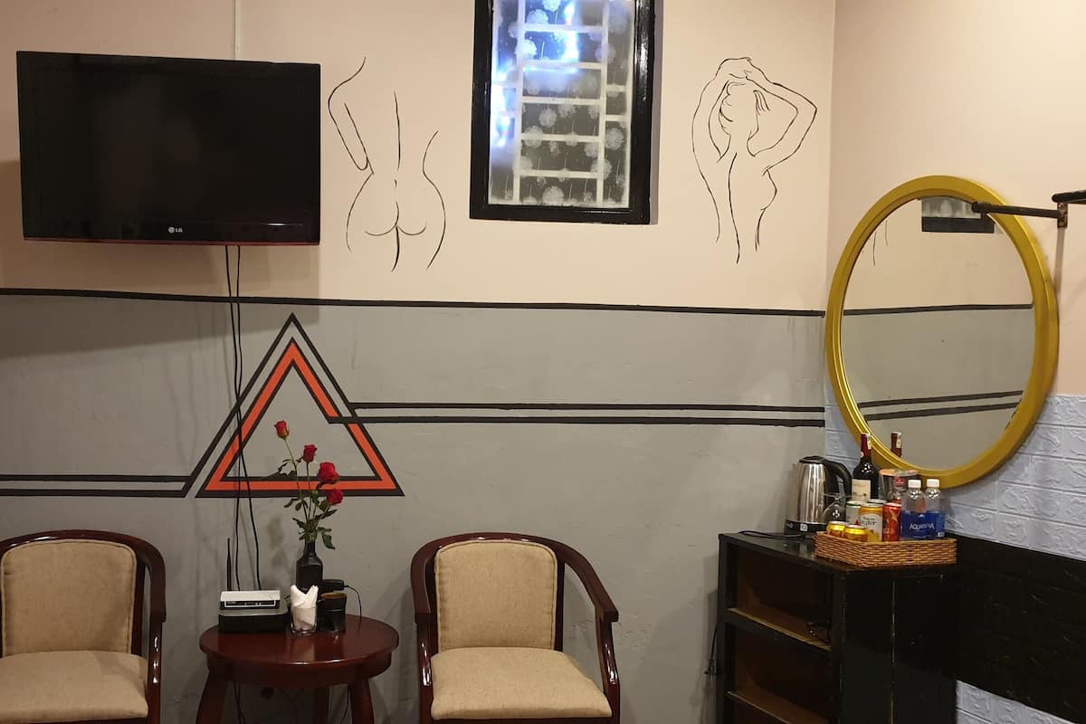 Romantic Single Room | Desk, laptop workspace, free WiFi