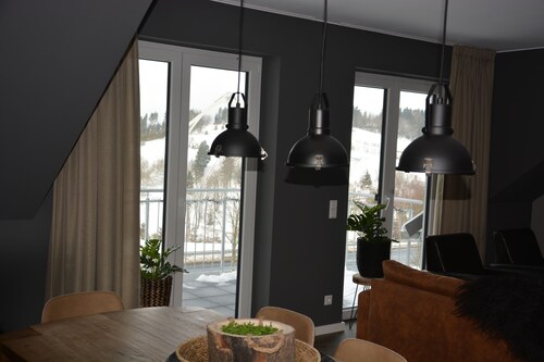 Winterberg; stylish, spacious, central and on the slopes 