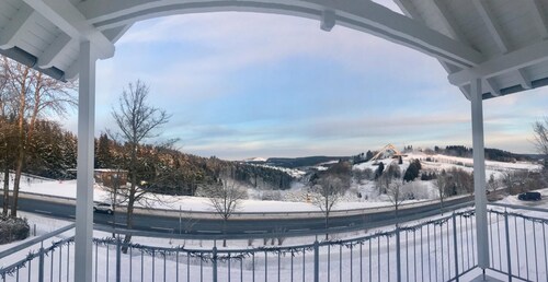 Winterberg; stylish, spacious, central and on the slopes 