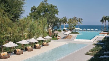 2 outdoor pools