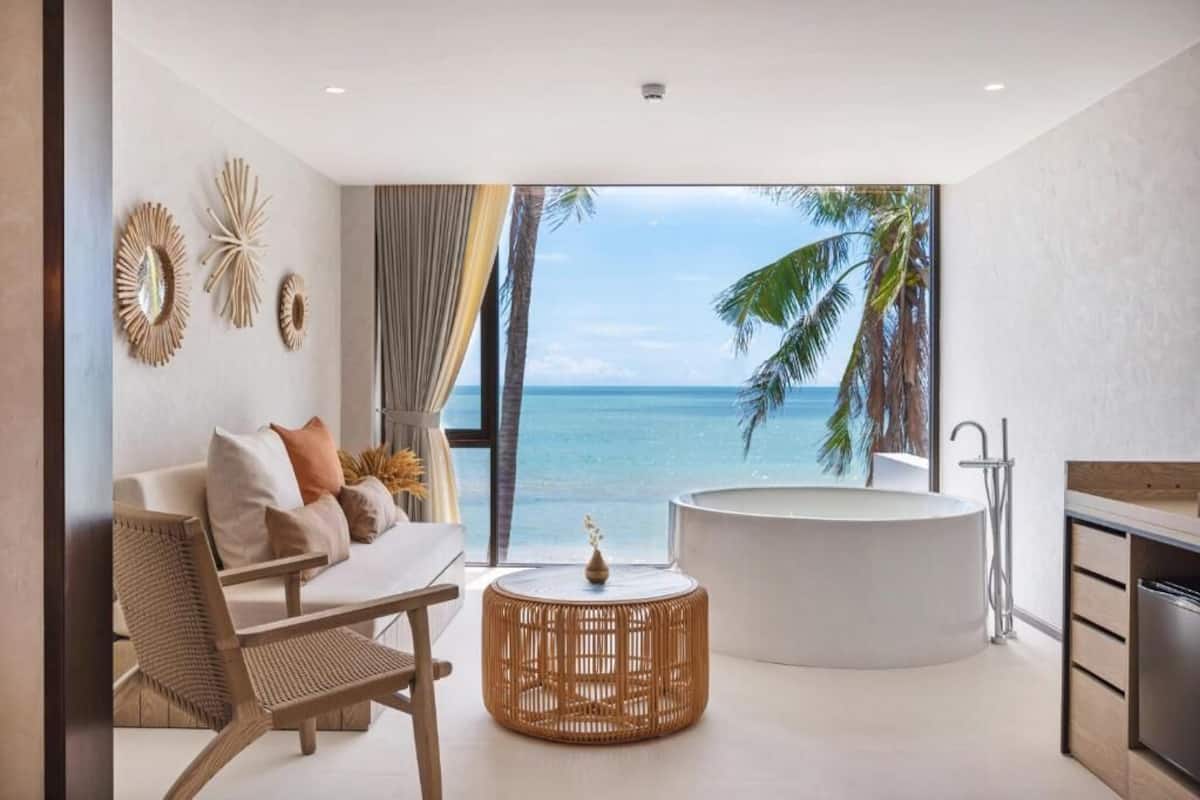 Sky Beachfront | ตู้นิรภัยในห้องพัก, โต๊ะทำงาน, เปล/เตียงเด็กอ่อน (ฟรี), เตียงเสริม/เปล