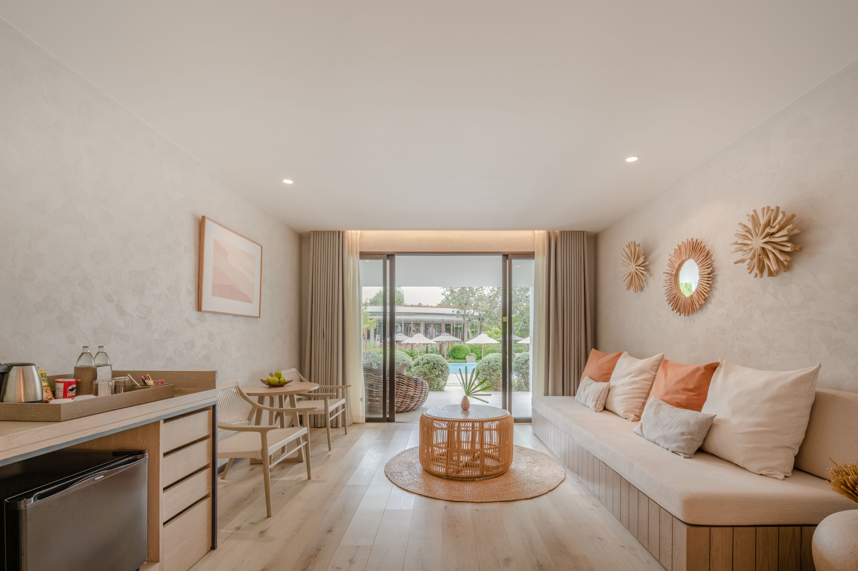 Safe på rommet, skrivebord og barnesenger (inkludert)