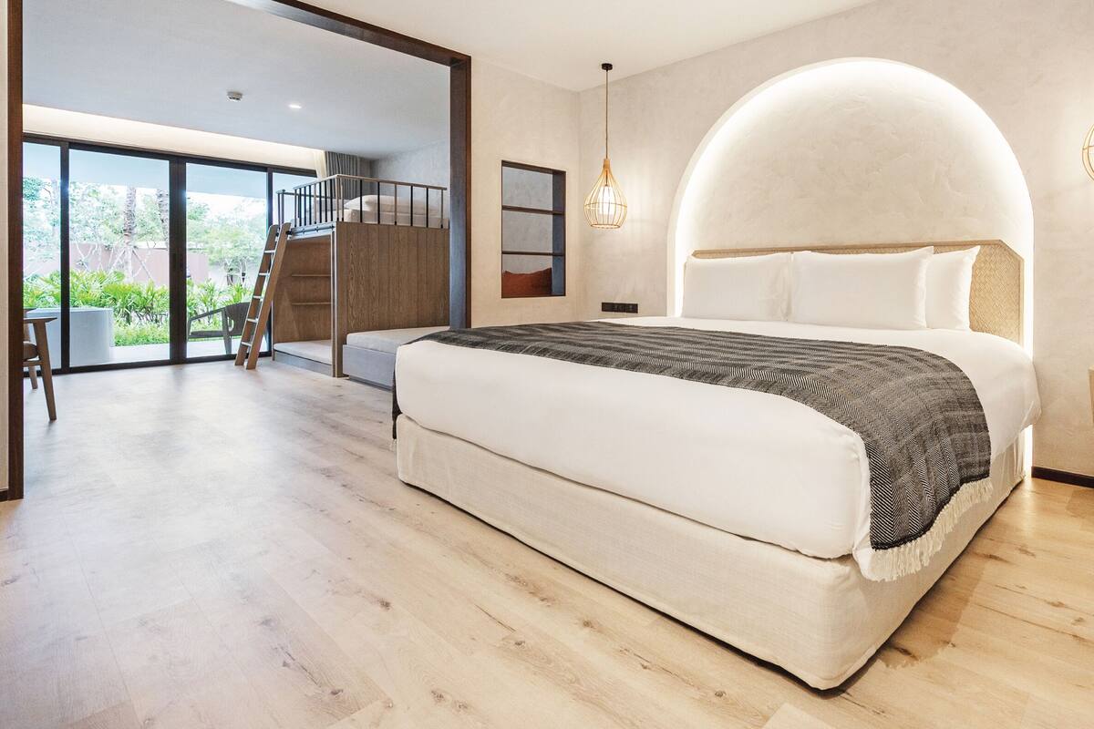 ห้องแฟมิลี่, วิวสวน | ตู้นิรภัยในห้องพัก, โต๊ะทำงาน, เปล/เตียงเด็กอ่อน (ฟร ี), เตียงเสริม/เปล
