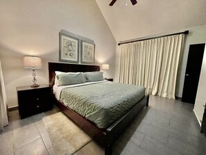 3 Schlafzimmer, Zimmersafe, Schreibtisch, Bügeleisen/Bügelbrett