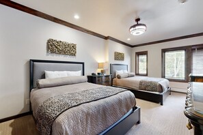 2 bedrooms, iron/ironing board, Internet, bed sheets - Ski-in/out retreat w/ alpine view, fireplace, fast WiFi, shared pool/hot tub/W/D (Vail)