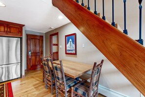 Dining - Ski-in/ski-out condo w/ grill, fast WiFi, fireplace, shared pool/hot tub/laundry (Vail)