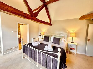 6 bedrooms, iron/ironing board, free WiFi, bed sheets