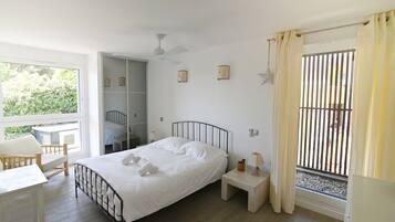 4 chambres, fer et planche Ă repasser, Wi-Fi, draps fournis