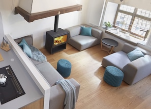 Smart TV, fireplace, stereo