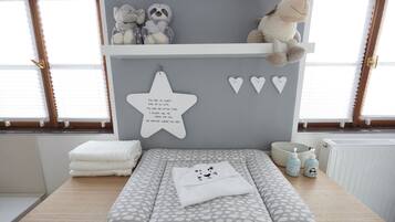 7 chambres, coffres-forts dans les chambres, bureau