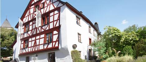 المنشأة من الخارج