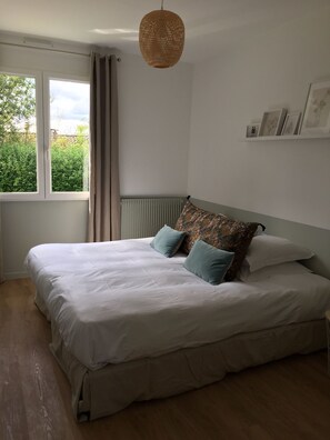 3 soveværelser, skrivebord, strygejern/strygebræt, Wi-Fi