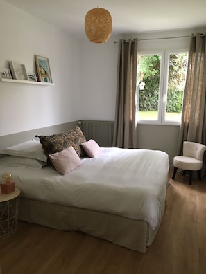 3 bedrooms, desk, iron/ironing board, WiFi - Charming house with garden, close to the historic center (Bayeux)