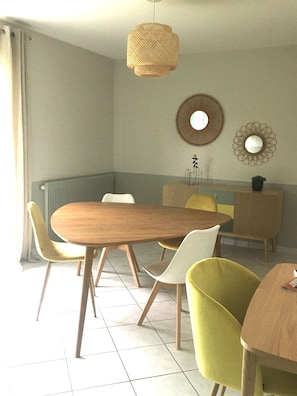 Dining - Charming house with garden, close to the historic center (Bayeux)