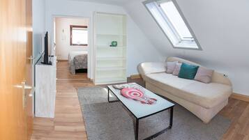 6 bedrooms, desk, iron/ironing board, free WiFi