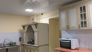 Shared fridge, shared microwave - Popock City Center (Yerevan)