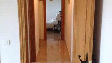 3 chambres, coffres-forts dans les chambres, fer et planche Ă repasser