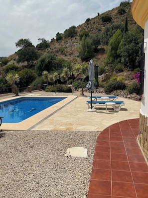 Outdoor pool, a heated pool - Villa El Olivo, rural villa with pool (Alcaucín)